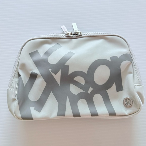 Lululemon Everywhere Belt Bag Large 2L Vapor Rhino Grey VPOR/RHIG LU9BJAS New - Picture 4 of 14